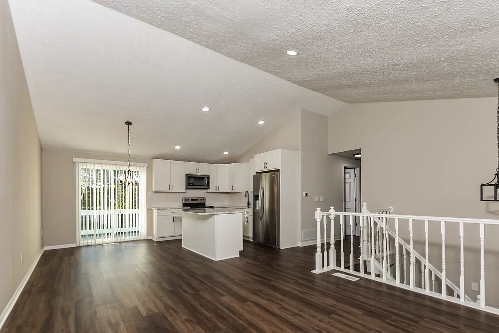 3 bed, 2.5 bath, 1418 sqft, $2,450 — Photo 4
