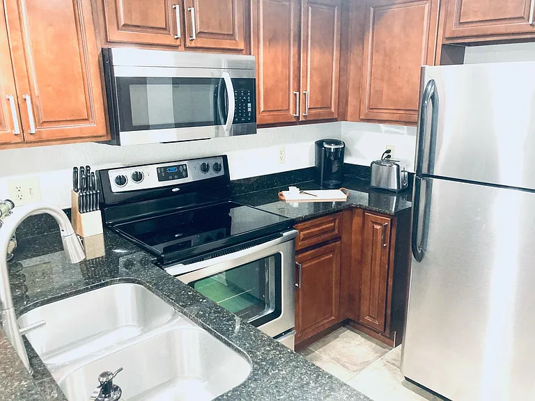 11530 N May Ave #202 — Photo 9