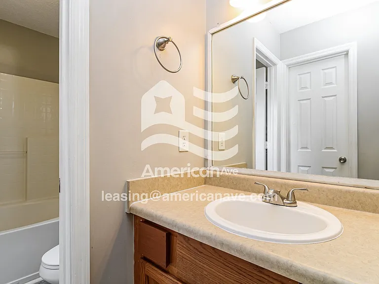 1385_008_main_bathroom_9.jpg