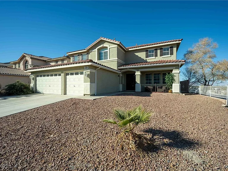 359 Hoskins Ct — Photo 2
