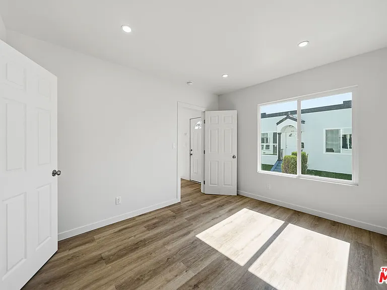 3020 W 12th St #1/2 — Photo 7