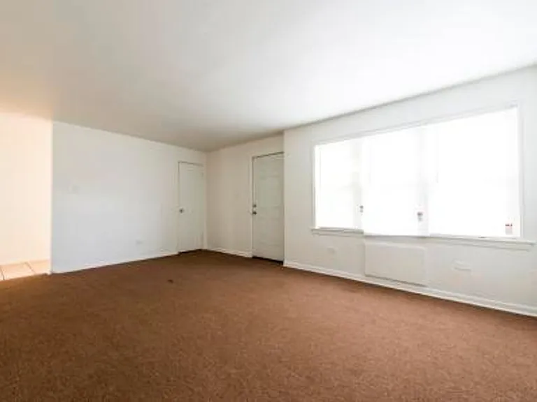 7901 S Paxton Ave — Photo 19