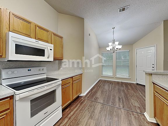 4th image of 223 Dartmouth Dr