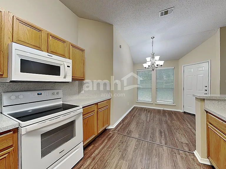 223 Dartmouth Dr — Photo 4