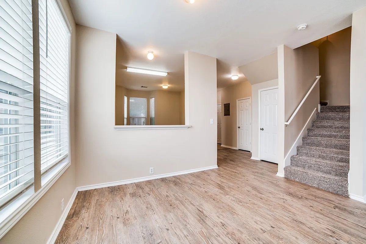 Building Photo - 10208 Lateleaf Oak