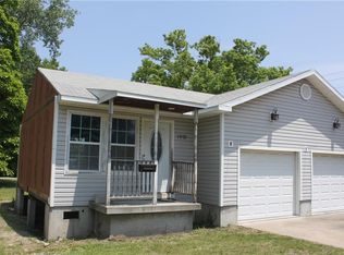 1023 E 14th St, Pittsburg, KS 66762