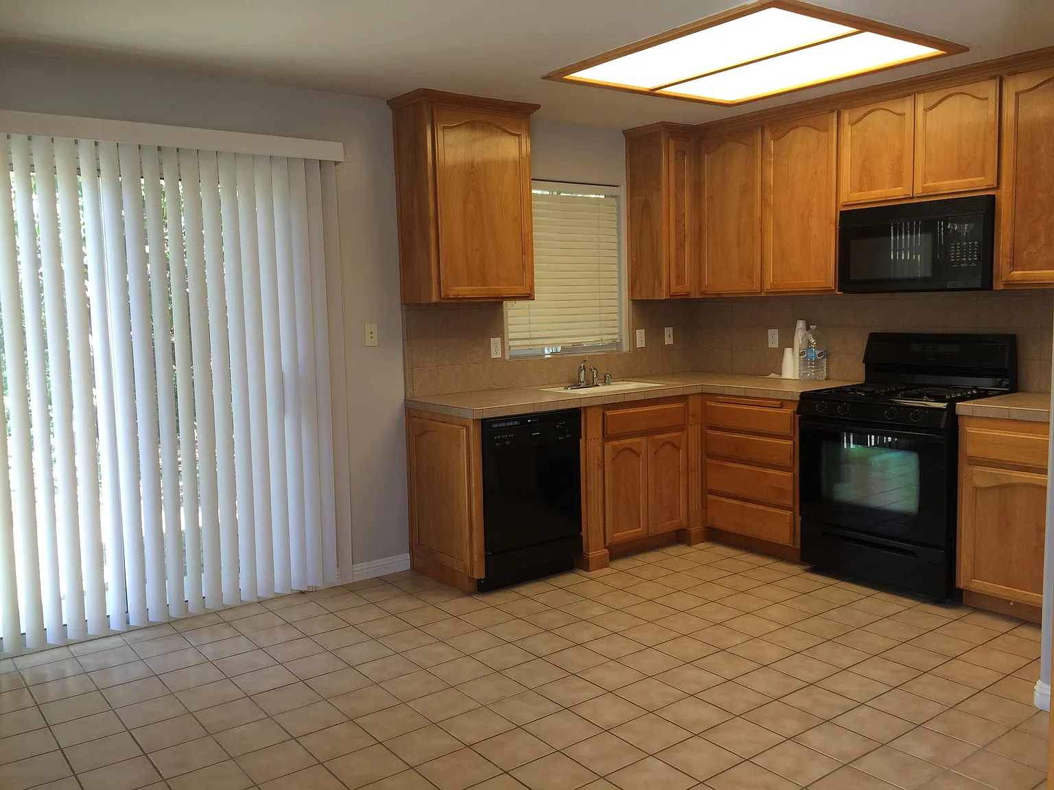 3 bed, 1404 sqft, $2,350 — Photo 4