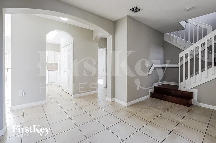 3 bed, 3.0 bath, 1234 sqft, $2,960 — Photo 3