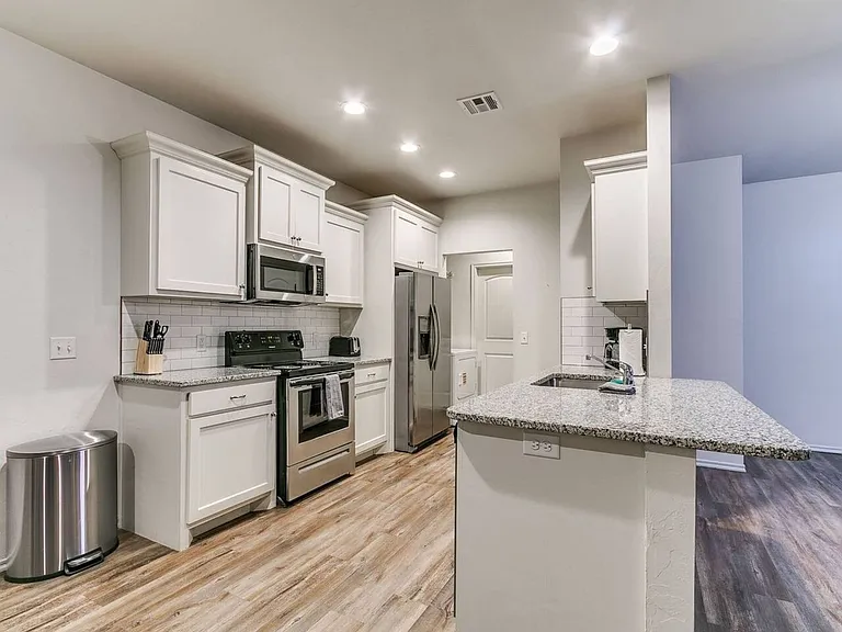 436 Chalk Hill Ct — Photo 1