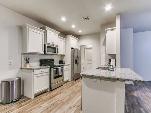 436 Chalk Hill Ct, Edmond, OK 73003