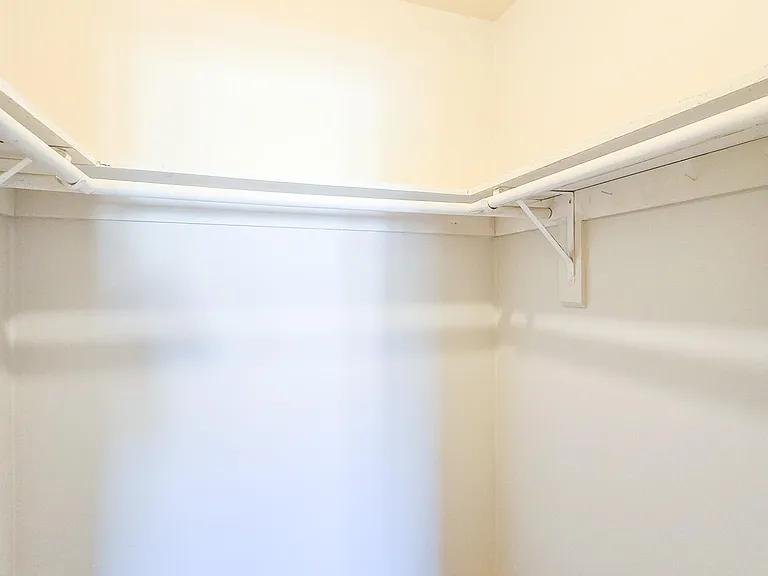1302 Bradley Ct — Photo 16