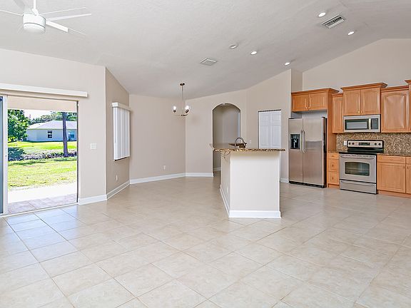 3rd image of 1378 SW Glastonberry Avenue