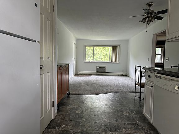 5th image of 549 Russell Rd APT 1C
