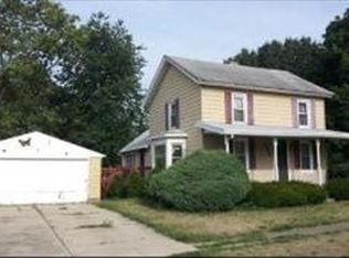 130 N 6th St, Capron, IL 61012