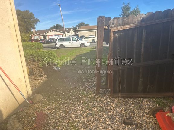 3rd image of 405 Whitney Ave