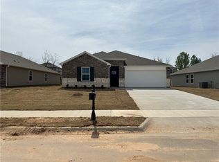 600 Cattleman Ln, Siloam Springs, AR 72761