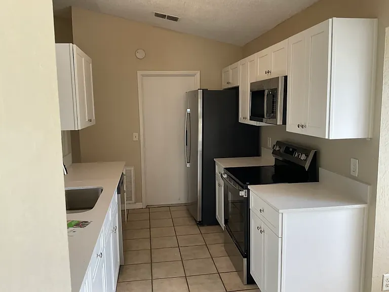 611 Polynesian Ct — Photo 2