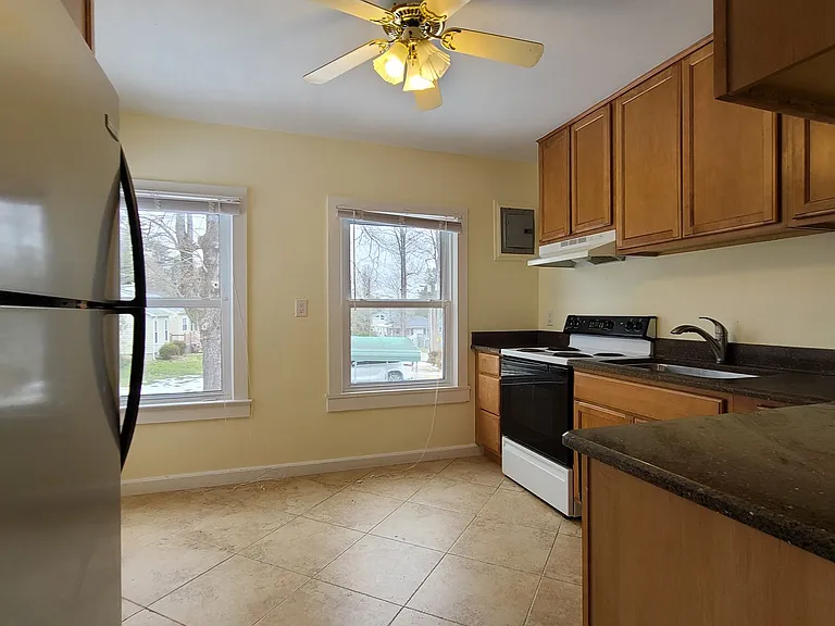 406 E French Broad St — Photo 6
