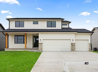 647 34th St SE, Altoona, IA 50009