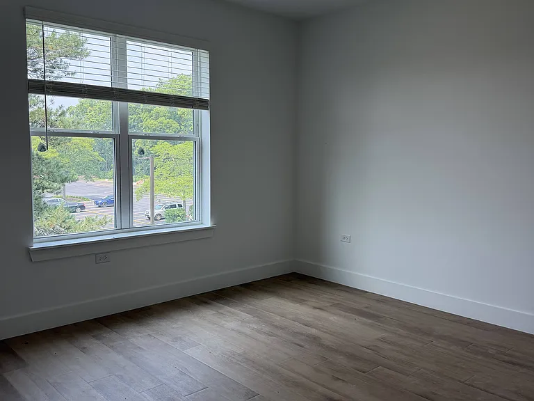 1 Bedroom - 737 sq ft