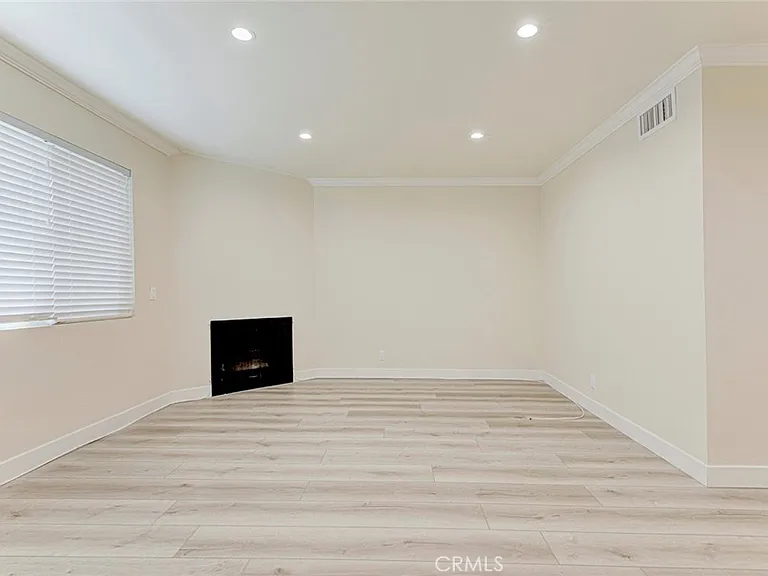 7409 Woodman Ave — Photo 14