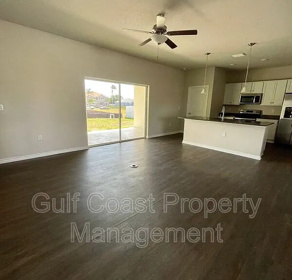 1700 NW 6th St — Photo 4