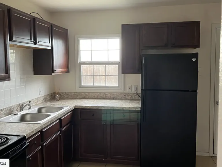1421 S Beckley Rd — Photo 4