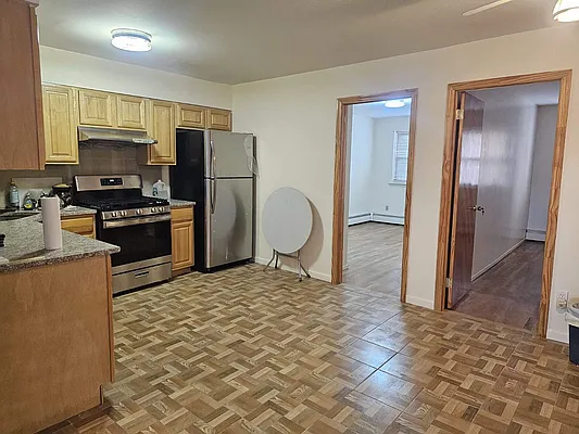 Rented by URBAN UTOPIA REALTY LLC | media 13