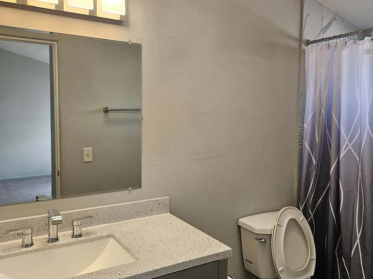 684 W 3rd St #101 — Photo 16