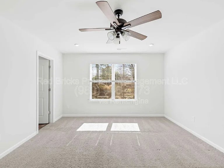2128 Blue Sky Meadows Dr — Photo 17