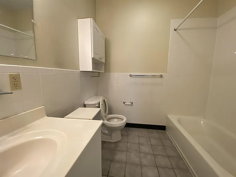 466 Green St #3 — Photo 9