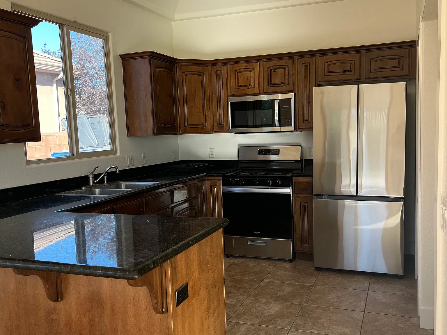3 bed, 1685 sqft, $2,200 — Photo 4