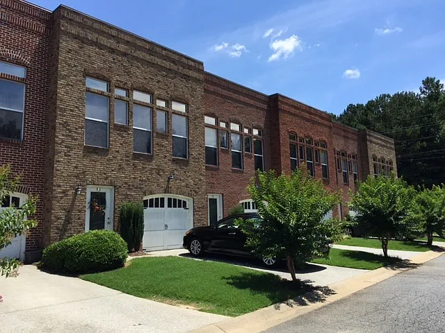 3 bed, 2.5 bath, 2000 sqft, $2,150 — Photo 2