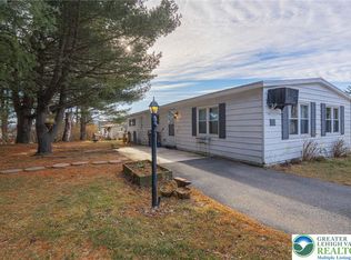 52 W Zimmer Dr, Walnutport, PA 18088