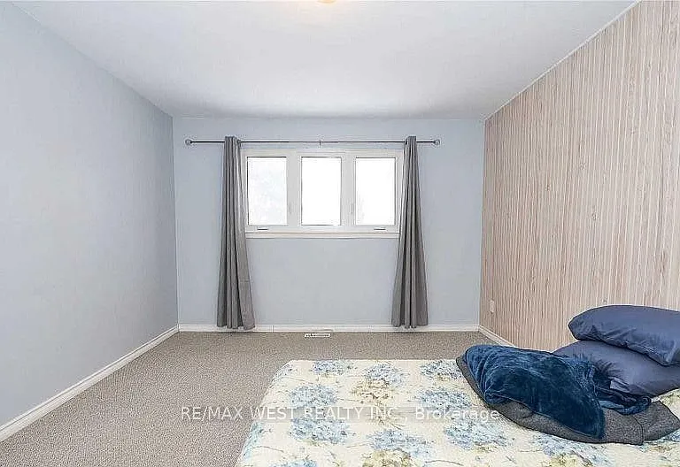 323 Centre St — Photo 18