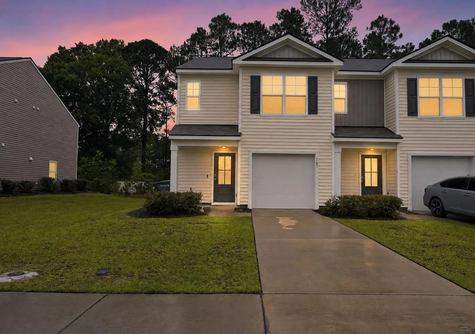 Spacious & Stylish 3BD/2.5BA Townhome in Bloomingdale — Photo 1