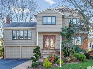 2072 Lawry Ln, Merrick, NY 11566