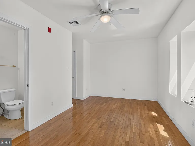 4307 Locust St #3 — Photo 9