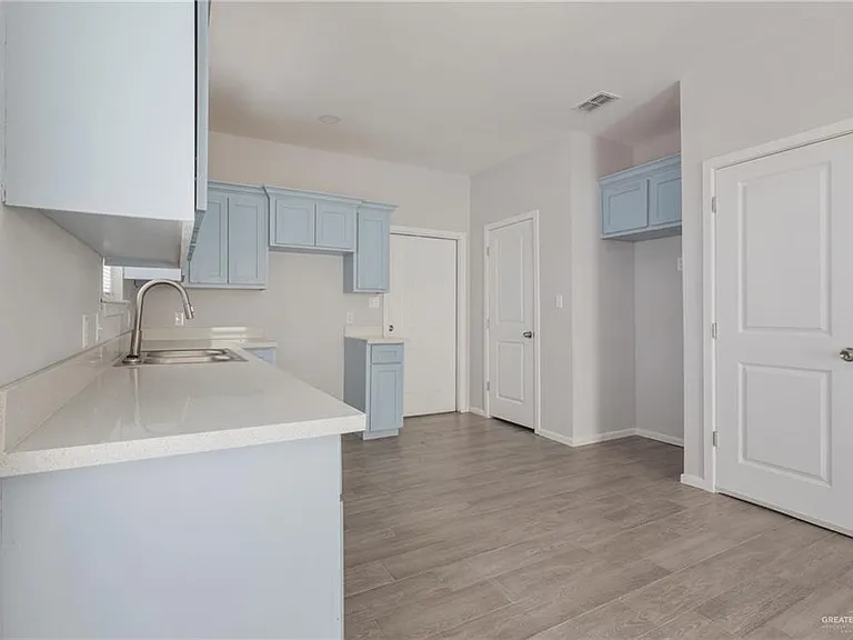 340 Eva St #8 — Photo 5