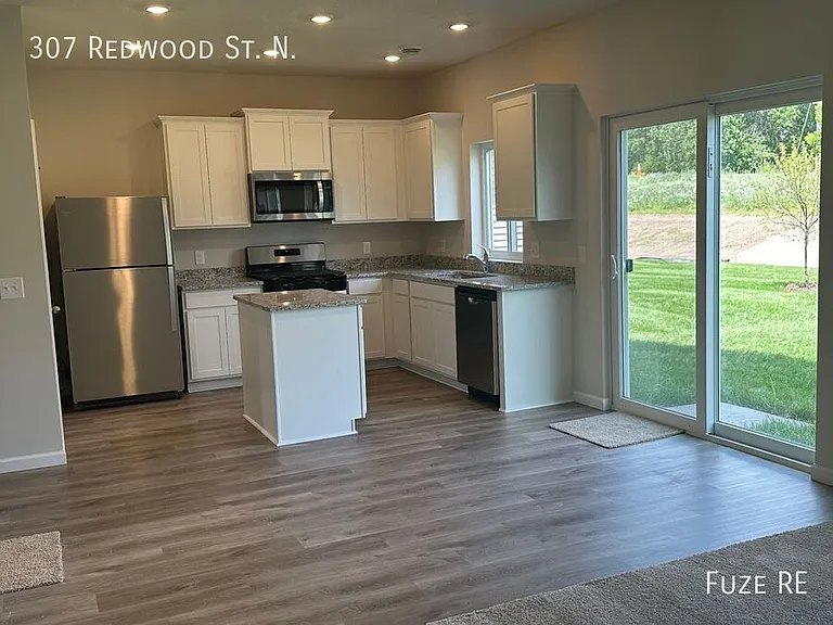 307 Redwood St N — Photo 13