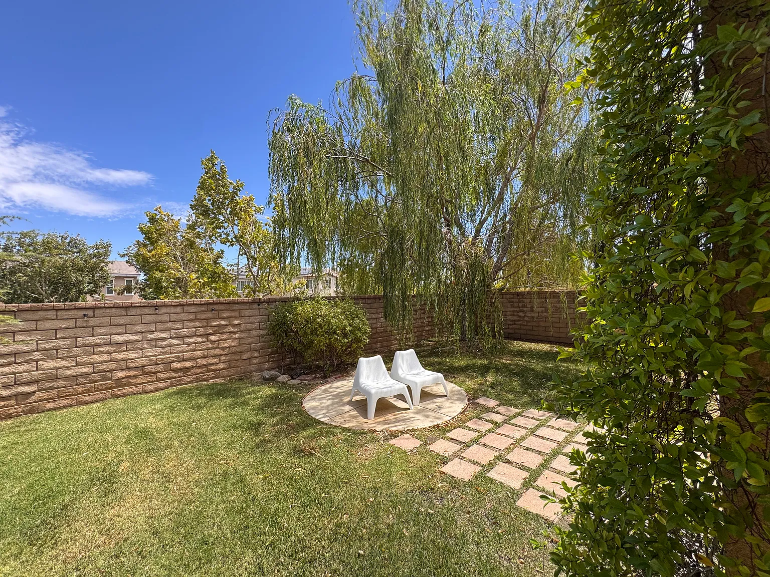 4 bed, 2400 sqft, $3,500 — Photo 3