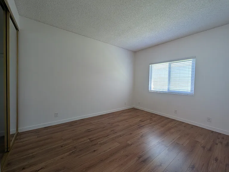 1573 Thornbriar Dr — Photo 8