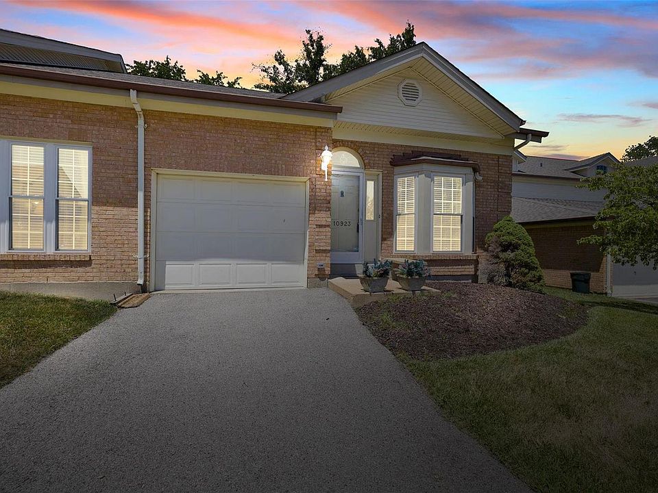 1st image of 10923 Village Grove Dr