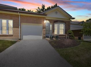 10923 Village Grove Dr, Saint Louis, MO 63123