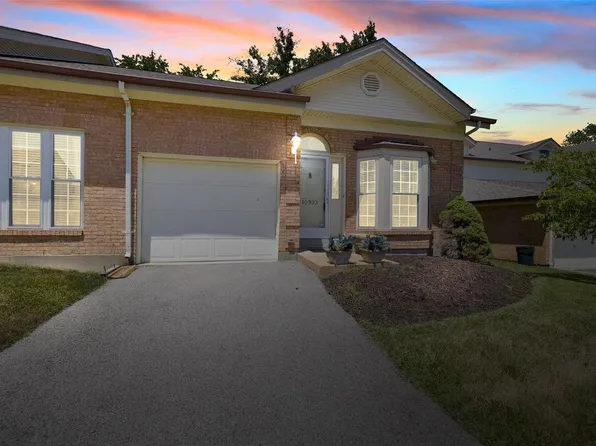 10923 Village Grove Dr, Saint Louis, MO 63123