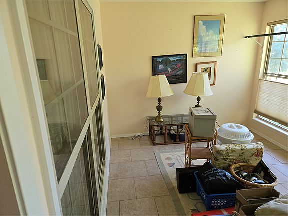 4th image of 1014 Greenwood St