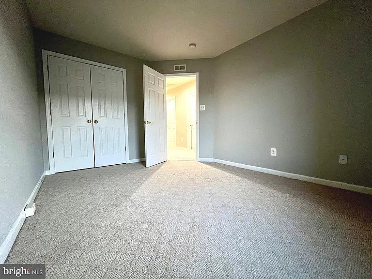 21831 Ladyslipper Sq — Photo 44