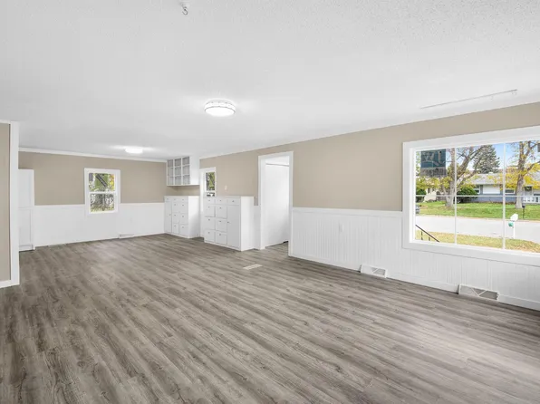 206 2nd St NW, Dilworth, MN 56529