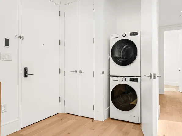 151 South Elliott Place image 10 of 56