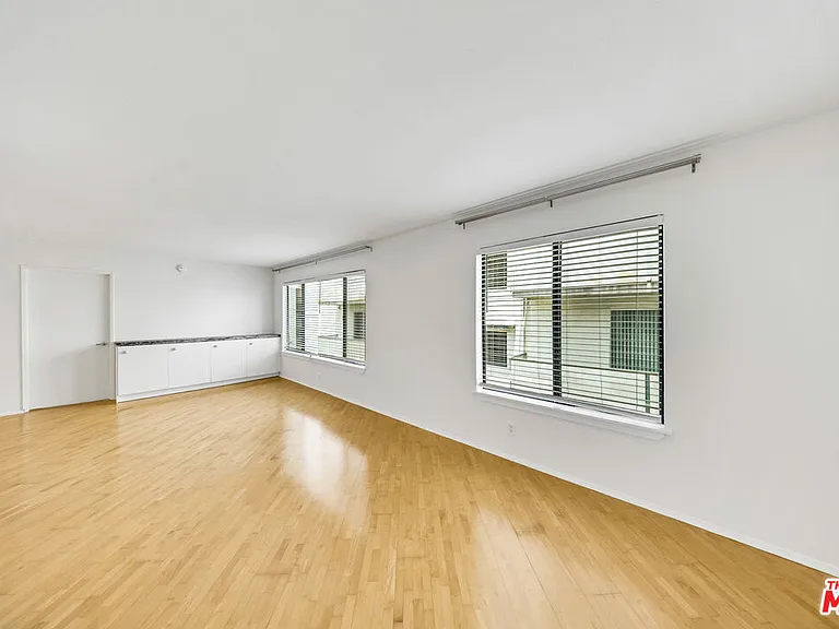 2121 Beloit Ave #307 — Photo 9